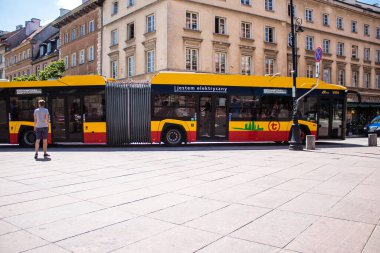 Varşova, Polonya - 28 Mayıs 2023 Varşova otobüsü ve şehrin ulaşım sisteminin bir parçası, ücretler pahalı değil..