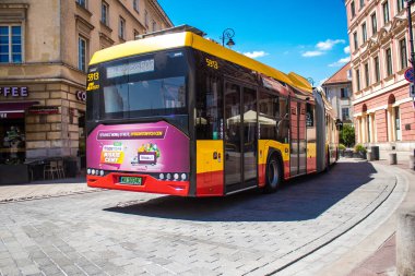 Varşova, Polonya - 28 Mayıs 2023 Varşova otobüsü ve şehrin ulaşım sisteminin bir parçası, ücretler pahalı değil..