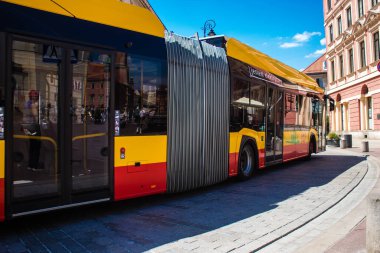 Varşova, Polonya - 28 Mayıs 2023 Varşova otobüsü ve şehrin ulaşım sisteminin bir parçası, ücretler pahalı değil..