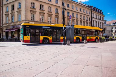 Varşova, Polonya - 28 Mayıs 2023 Varşova otobüsü ve şehrin ulaşım sisteminin bir parçası, ücretler pahalı değil..