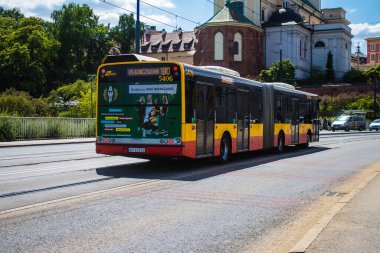 Varşova, Polonya - 28 Mayıs 2023 Varşova otobüsü ve şehrin ulaşım sisteminin bir parçası, ücretler pahalı değil..