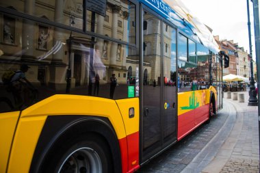 Varşova, Polonya - 28 Mayıs 2023 Varşova otobüsü ve şehrin ulaşım sisteminin bir parçası, ücretler pahalı değil..