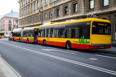 Varşova, Polonya - 28 Mayıs 2023 Varşova otobüsü ve şehrin ulaşım sisteminin bir parçası, ücretler pahalı değil..