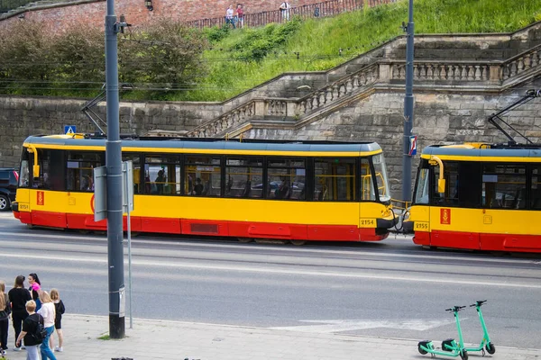 波兰华沙 2023年5月28日 有轨电车在华沙的街道上行驶 部分城市的交通系统 票价不贵 — 图库照片