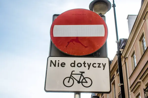 Варшава Польща Травня 2023 Вуличний Знак Або Дорожній Знак Зведений — стокове фото