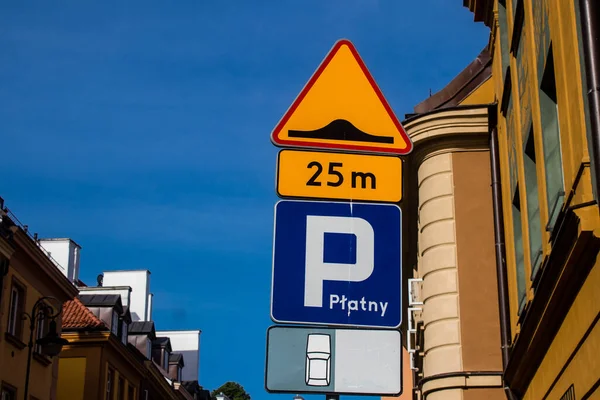 Варшава Польща Травня 2023 Вуличний Знак Або Дорожній Знак Зведений — стокове фото