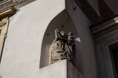 Stary Rynek çevresindeki ortaçağ kilisesi, Varşova 'daki eski kasaba pazar yeri, sembolik bir şehir ve Polonya' nın başkenti..