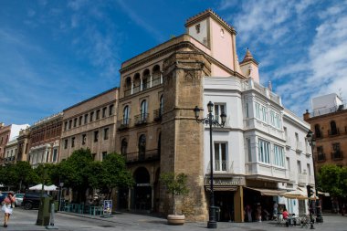 Sevilla, İspanya - Haziran 06, 2023 Sevilla şehir merkezi, sembolik bir şehir ve Endülüs 'ün başkenti.