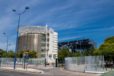 Seville, İspanya - Haziran 06, 2023 Cartuja Adası Mimari ve şehir manzarası, Sevilla semtlerinden biri, sembolik şehir ve Endülüs 'ün başkenti.