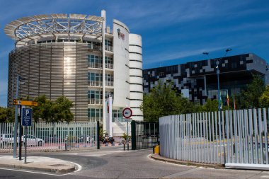 Seville, İspanya - Haziran 06, 2023 Cartuja Adası Mimari ve şehir manzarası, Sevilla semtlerinden biri, sembolik şehir ve Endülüs 'ün başkenti.