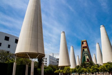 Seville, İspanya - Haziran 06, 2023 Cartuja Adası Mimari ve şehir manzarası, Sevilla semtlerinden biri, sembolik şehir ve Endülüs 'ün başkenti.