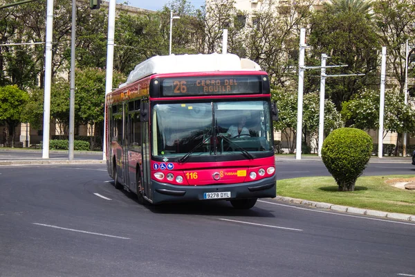 Sevilla España Junio 2023 Autobús Conduciendo Por Las Calles Sevilla — Foto de Stock