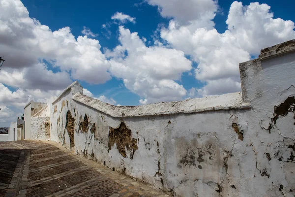 卡莫纳 西班牙 2023年6月10日 卡莫纳镇的建筑与城市景观 欧洲最古老的城市之一狭窄的白色街道 以及西班牙南部安达卢西亚的一个标志性的地方 — 图库照片