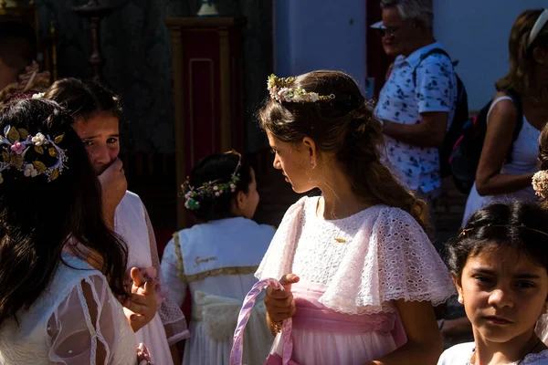 스페인의 카르모나 2023 어린이들 코퍼스 크리스티 축제에 참여하다 행진은 스페인에서 — 스톡 사진