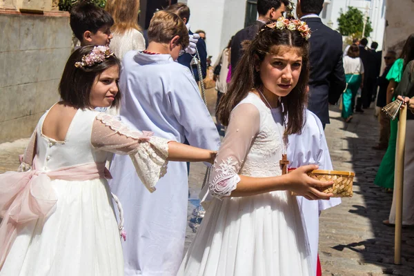 卡莫纳 西班牙 2023年6月11日 孩子们参加了基督圣体节 游行在被认为是西班牙最虔诚的城镇之一的Carmona古城举行 — 图库照片