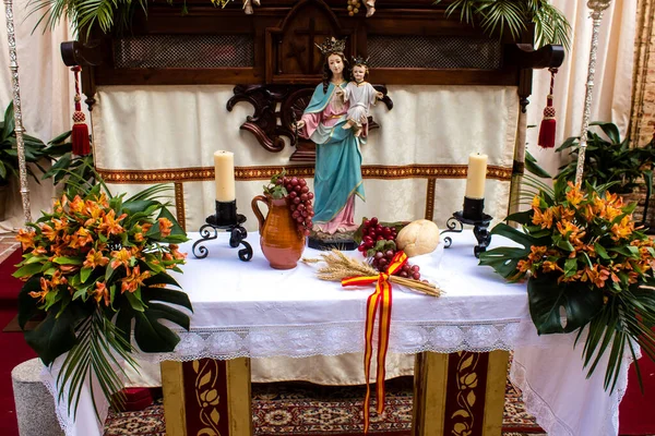 卡莫纳 Carmona 西班牙 2023年6月11日 天主教宗教用品在基督圣体节期间被使用 游行在西班牙南部的卡尔莫纳市举行 — 图库照片