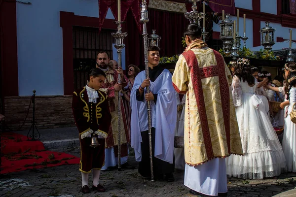 Niño Parroquia Católica Que Participa Procesión Del Corpus Christi Una —  Fotos de Stock
