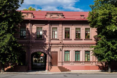 Zaporizhia, Ukrayna - 06 Temmuz 2023 Zaporizhia, Ukrayna 'nın güneydoğusundaki Dinyeper Nehri üzerinde bir kasaba. 