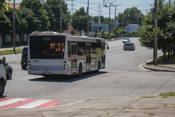 우크라이나 리치아 2023 버스가 우크라이나 남동부의 드네프르강 유역에 자포리 거리를 — 스톡 사진