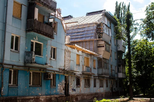ウクライナのザポリシア 2023年7月6日ウクライナ南東部のドニエプル川の町ザポリシアでロシアのミサイルによる攻撃の後 建物が復元されました — ストック写真