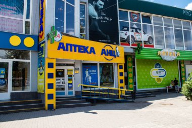 Zaporizhia, Ukrayna - 08 Temmuz 2023 Zaporizhia, Ukrayna 'nın güneydoğusundaki Dinyeper Nehri üzerinde bir kasaba..