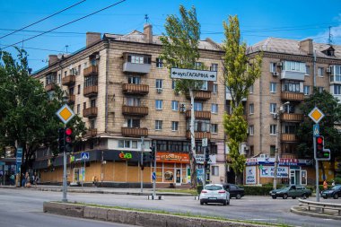 Zaporizhia, Ukrayna - 08 Temmuz 2023 Zaporizhia, Ukrayna 'nın güneydoğusundaki Dinyeper Nehri üzerinde bir kasaba..