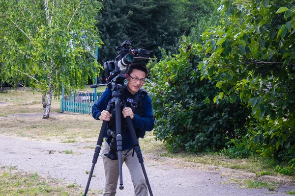 Fletcher Yeung Оператори Камер Які Працюють Ніком Долом Європейським Кореспондентом — стокове фото