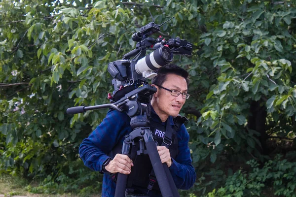 Fletcher Yeung Kameraman Pracuje Nickem Dolem Evropským Korespondentem Pro Abc — Stock fotografie