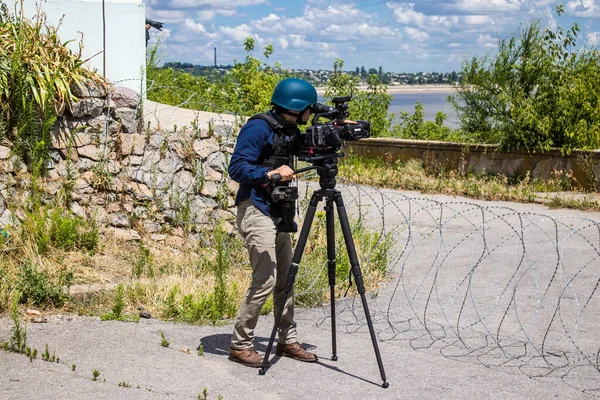 Fletcher Yeung Operadores Câmera Trabalhando Com Nick Dole Correspondente Europa — Fotografia de Stock