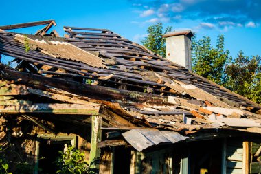 Kam 'yanka kasabasında hasar gören bina. Sivil altyapılar Rus ordusunun ayrıcalıklı hedefleridir. Rusya Ukrayna 'yı işgal etti ve bu bölgede ağır çatışmalar yaşandı..