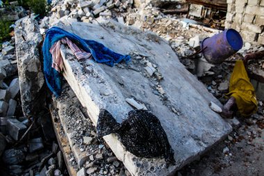 Kam 'yanka kasabasında hasar gören bina. Sivil altyapılar Rus ordusunun ayrıcalıklı hedefleridir. Rusya Ukrayna 'yı işgal etti ve bu bölgede ağır çatışmalar yaşandı..