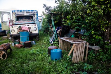 Kam 'yanka kasabasında hasar gören bina. Sivil altyapılar Rus ordusunun ayrıcalıklı hedefleridir. Rusya Ukrayna 'yı işgal etti ve bu bölgede ağır çatışmalar yaşandı..