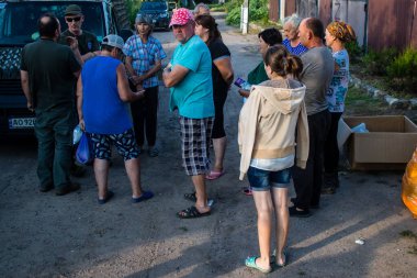 Ukrayna 'nın Kam' yanka köyünde yaşayan az sayıda sivil, insani yardım kuruluşlarından yardım alıyor. İnsanlar susuz ve elektriksiz yaşıyorlar. Rus ordusu birkaç ay süren işgalden sonra Ukraynalılar tarafından sürüldü..