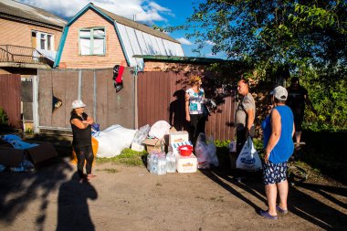 Ukrayna 'nın Kam' yanka köyünde yaşayan az sayıda sivil, insani yardım kuruluşlarından yardım alıyor. İnsanlar susuz ve elektriksiz yaşıyorlar. Rus ordusu birkaç ay süren işgalden sonra Ukraynalılar tarafından sürüldü..