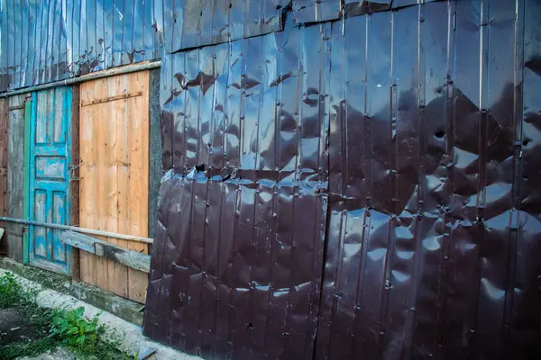 stock image Damaged building located in the town of Kam'yanka. Civilian infrastructures are the privileged target of the Russian army. Russia invaded Ukraine and heavy fighting took place in this area.