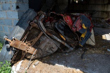 Kam 'yanka kasabasında hasar gören bina. Sivil altyapılar Rus ordusunun ayrıcalıklı hedefleridir. Rusya Ukrayna 'yı işgal etti ve bu bölgede ağır çatışmalar yaşandı..