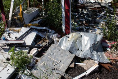 Kam 'yanka kasabasında hasar gören bina. Sivil altyapılar Rus ordusunun ayrıcalıklı hedefleridir. Rusya Ukrayna 'yı işgal etti ve bu bölgede ağır çatışmalar yaşandı..