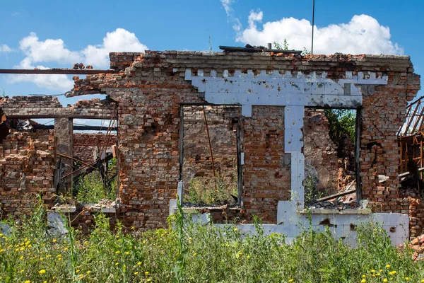 stock image Damaged building located in the town of Kam'yanka. Civilian infrastructures are the privileged target of the Russian army. Russia invaded Ukraine and heavy fighting took place in this area.