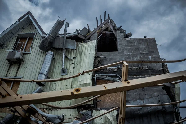 Будівлі Зазнали Серйозних Пошкоджень Внаслідок Бомбардувань Під Час Битви Лимані — стокове фото