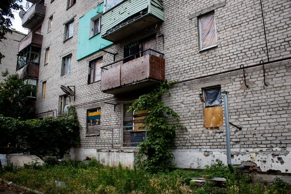 건물들은 러시아의 이후벌어진 전투에서 폭격으로 손상을 입었다 민간인은 목표이고 범죄입니다 — 스톡 사진