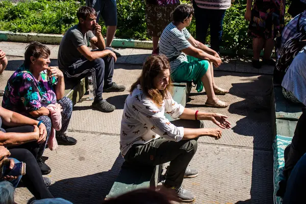 Civiles Que Residen Aldea Kam Yanka Ucrania Los Habitantes Reúnen — Foto de Stock