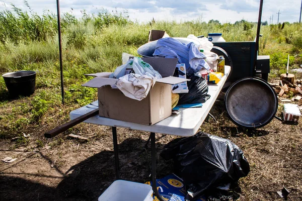 stock image The volunteers of this humanitarian association offer free meals and food to the soldiers of the Ukrainian armed forces. They mobilize regularly and move to areas very close to the front line to provide support to the soldiers.