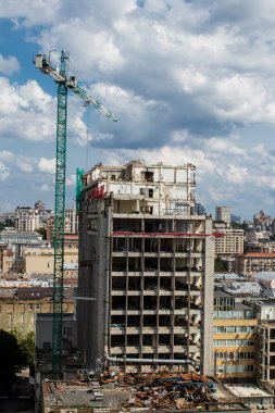 Kyiv, Ukrayna - Rusya ile savaş sırasında Ukrayna 'nın başkenti Kyiv şehrinin 23 Temmuz 2023' te inşa ve mimarisi, Kyiv 'in tarihi ve modern binaları Rus füzeleri veya insansız hava araçlarının hedefi olmuştur.. 