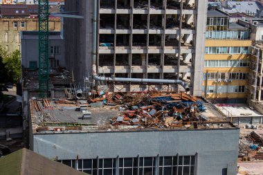 Kyiv, Ukrayna - Rusya ile savaş sırasında Ukrayna 'nın başkenti Kyiv şehrinin 23 Temmuz 2023' te inşa ve mimarisi, Kyiv 'in tarihi ve modern binaları Rus füzeleri veya insansız hava araçlarının hedefi olmuştur.. 