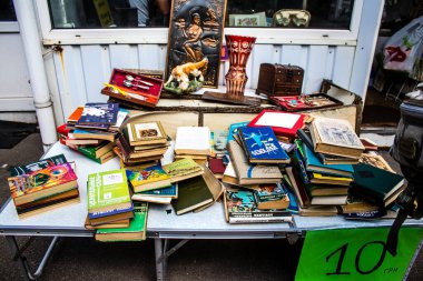 Petrivka kitap pazarı Ukrayna, Kyiv 'de yer alıyor. Çok çeşitli kitaplarıyla ünlüdür. İkinci el kitap satan tezgahlarla hava pazarını genişletmek. Savaşa ve hiç turist olmaması gerçeğine rağmen, burası yerel halk için çok popüler.