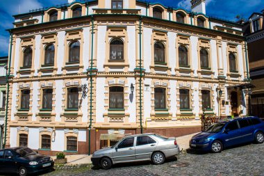 Kyiv Vozdvizhenka, Ukrayna - 24 Temmuz 2023 Kiev Vozdvizhenka binası, Oligarch 'ın Hayalet Kasabası. Birçok ev lüks bir görünüme sahiptir ve Gotik örümcekleri olan bir peri masalı kalesi gibi hisseder. Kiev 'in en ilgi çekici yeri.. 