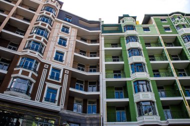 Kyiv Vozdvizhenka, Ukrayna - 24 Temmuz 2023 Kiev Vozdvizhenka binası, Oligarch 'ın Hayalet Kasabası. Birçok ev lüks bir görünüme sahiptir ve Gotik örümcekleri olan bir peri masalı kalesi gibi hisseder. Kiev 'in en ilgi çekici yeri.. 