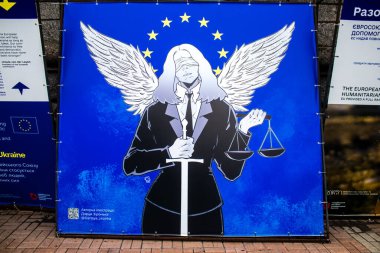 Avrupa temasını ve Ukrayna halkına verdiği desteği kapsayan posterlerle temsil edilen Ukrayna gösterisi. Kyiv 'in merkezindeki bu sokak sergisi Ukrayna' nın Avrupa toplumuna entegrasyonu hakkında farkındalığı artırmayı amaçlıyor.