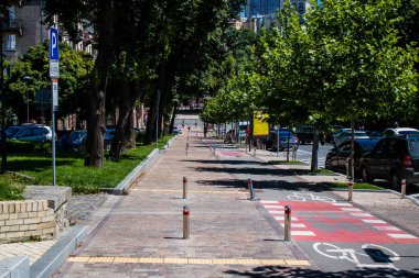 Kyiv, Ukrayna - 28 Temmuz 2023 Ukrayna 'nın başkenti Kyiv şehri, Rusya ile savaş sırasında, Kyiv' in tarihi ve modern binaları Rus füze ve insansız hava araçlarının hedefi olmuştur..