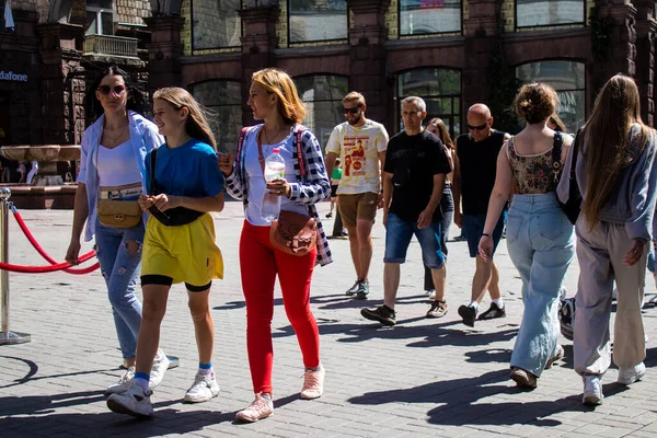Kiew Ukraine Juli 2023 Menschen Wandern Über Den Maidan Platz — Stockfoto